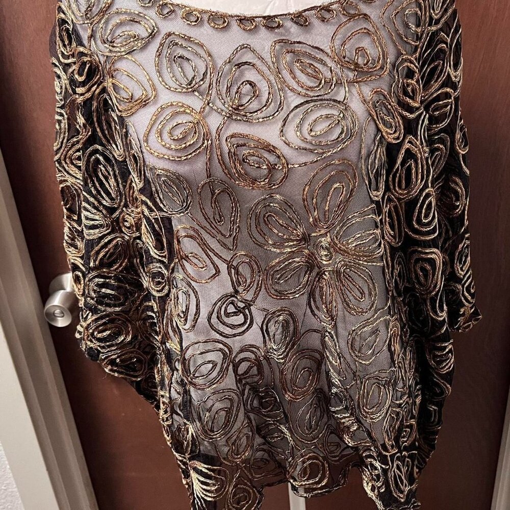 Vintage 1970’s Embroidered P0ncho Style Top